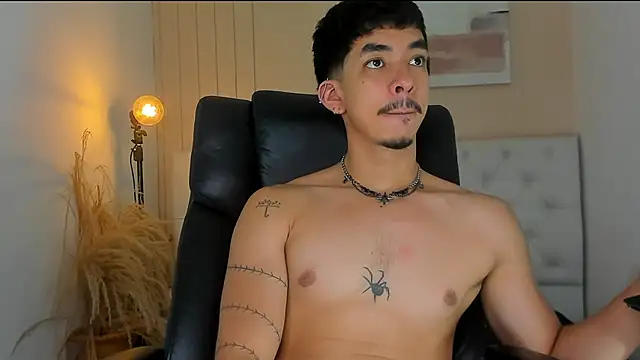 ISAAC CRYSTON online show from 02/10/26, 08:41