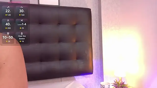 MarianaGiiiL online show from 12/17/25, 12:21