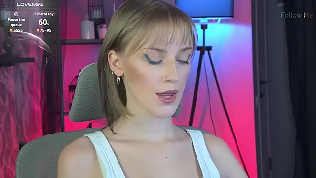 KiraMontoya online show from 01/05/26, 05:49