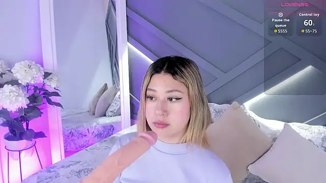 Snapshot of cloe_palmer chatting on 12/17/25, 09:03 cloe palmer online show from 12/17/25, 09:03