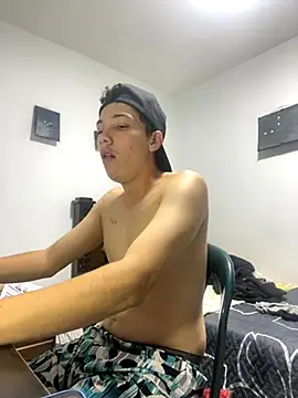 Snapshot of Gadiel_Sex chatting on 10/20/25, 10:43 Gadiel Sex online show from 10/20/25, 10:43