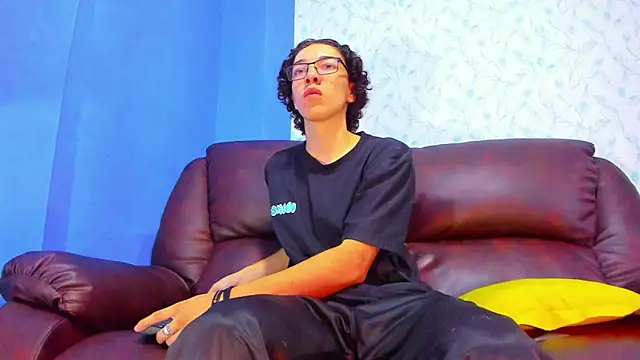 Snapshot of Gadiel_Sex chatting on 03/04/25, 12:44 Gadiel Sex online show from 03/04/25, 12:44