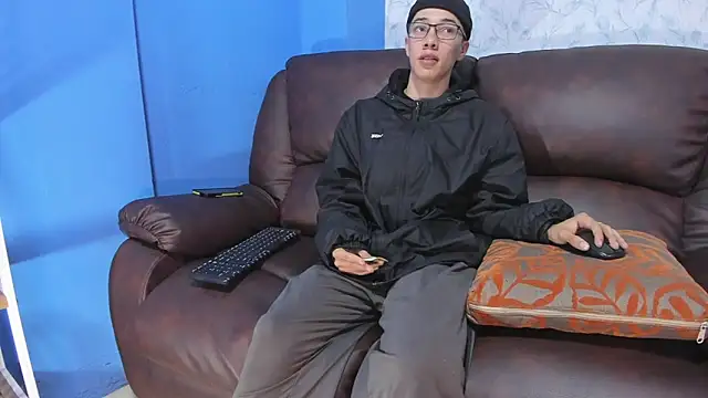 Snapshot of Gadiel_Sex chatting on 02/25/25, 12:38 Gadiel Sex online show from 02/25/25, 12:38