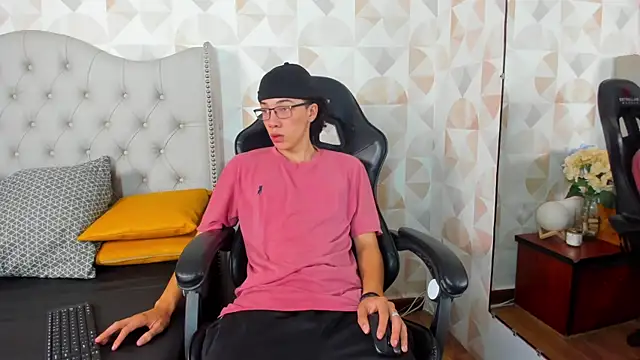 Snapshot of Gadiel_Sex chatting on 03/06/25, 01:35 Gadiel Sex online show from 03/06/25, 01:35