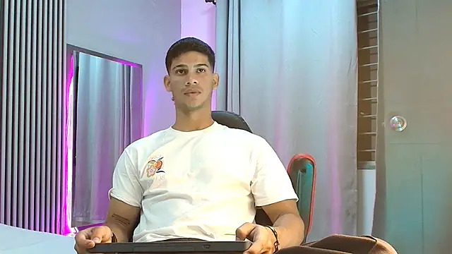Snapshot of ANDRES_STUD chatting on 09/13/25, 03:28 ANDRES STUD online show from 09/13/25, 03:28