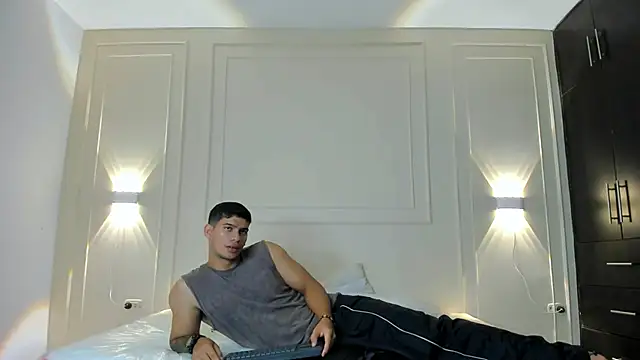Snapshot of ANDRES_STUD chatting on 06/22/26, 03:47 ANDRES STUD online show from 06/22/26, 03:47
