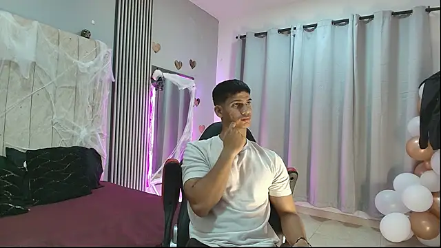 Snapshot of ANDRES_STUD chatting on 10/13/25, 04:58 ANDRES STUD online show from 10/13/25, 04:58