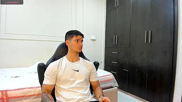 ANDRES STUD online show from 04/22/26, 05:25