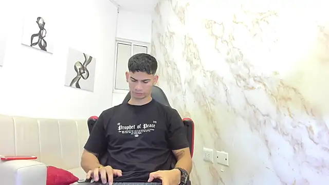 Snapshot of ANDRES_STUD chatting on 10/04/25, 04:25 ANDRES STUD online show from 10/04/25, 04:25