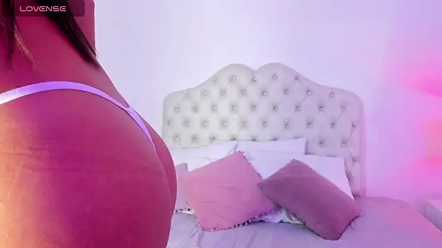 Snapshot of FelicityAdams chatting on 02/17/25, 01:00 FelicityAdams online show from 02/17/25, 01:00