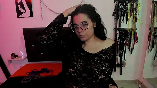 Julieta Carden  online show from 04/15/26, 07:40