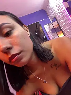 Snapshot of julieta_fn chatting on 06/12/26, 02:04 julieta fn online show from 06/12/26, 02:04