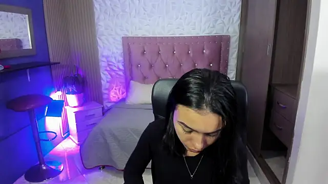 Snapshot of julieta_fn chatting on 07/15/26, 02:02 julieta fn online show from 07/15/26, 02:02
