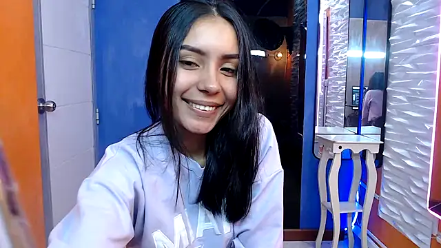 Snapshot of julieta_fn chatting on 10/08/25, 01:23 julieta fn online show from 10/08/25, 01:23