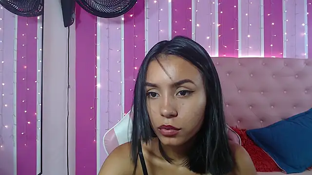 Snapshot of julieta_fn chatting on 03/21/25, 07:24 julieta fn online show from 03/21/25, 07:24