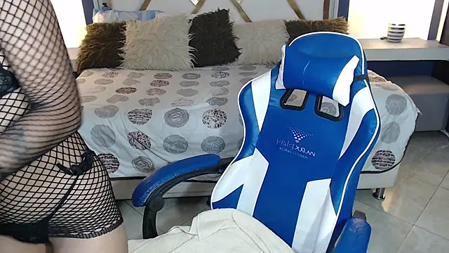 Snapshot of julieta_fn chatting on 03/15/25, 02:14 julieta fn online show from 03/15/25, 02:14