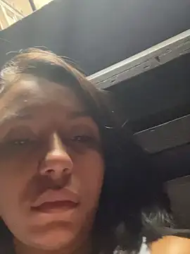 Snapshot of julieta_fn chatting on 06/19/26, 11:27 julieta fn online show from 06/19/26, 11:27
