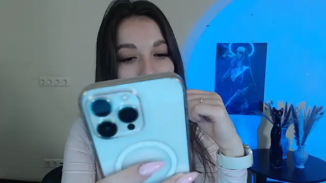 Eva Eldis online show from 03/10/25, 04:25