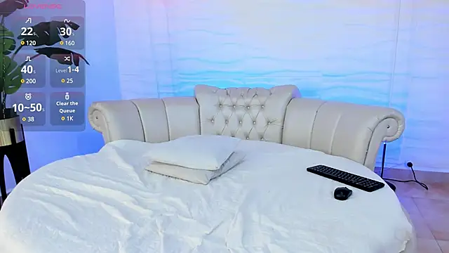 Snapshot of LucianaCastro_ chatting on 03/12/25, 05:17 LucianaCastro online show from 03/12/25, 05:17