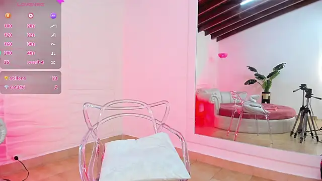 Snapshot of LucianaCastro_ chatting on 02/26/25, 02:49 LucianaCastro online show from 02/26/25, 02:49