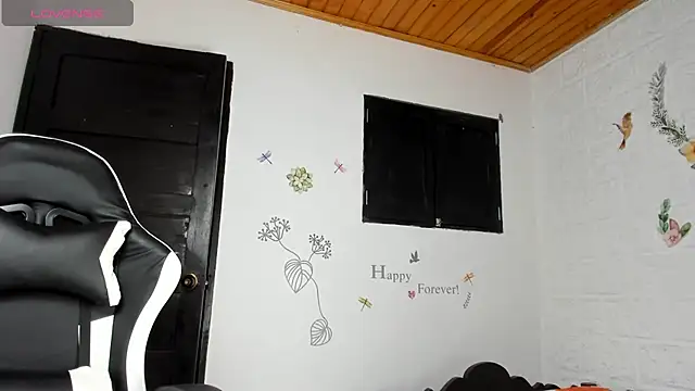 Snapshot of alisson_hoffman05 chatting on 03/17/25, 12:04 alisson hoffman05 online show from 03/17/25, 12:04