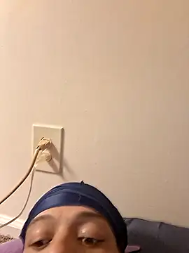 Snapshot of Locdawgg11 chatting on 09/30/25, 04:13 Locdawgg11 online show from 09/30/25, 04:13