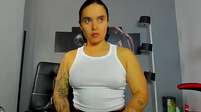 karlyjons12 online show from 02/25/25, 04:57