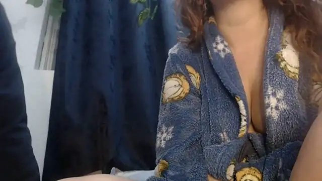 Snapshot of jeans_and_emma chatting on 03/21/25, 12:17 jeans and emma online show from 03/21/25, 12:17