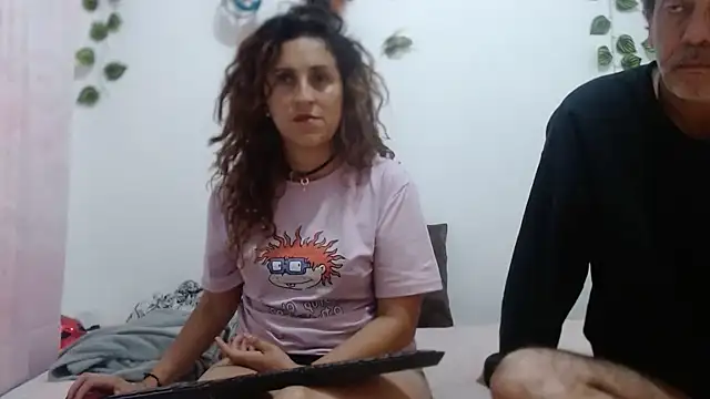 Snapshot of jeans_and_emma chatting on 03/05/25, 12:05 jeans and emma online show from 03/05/25, 12:05