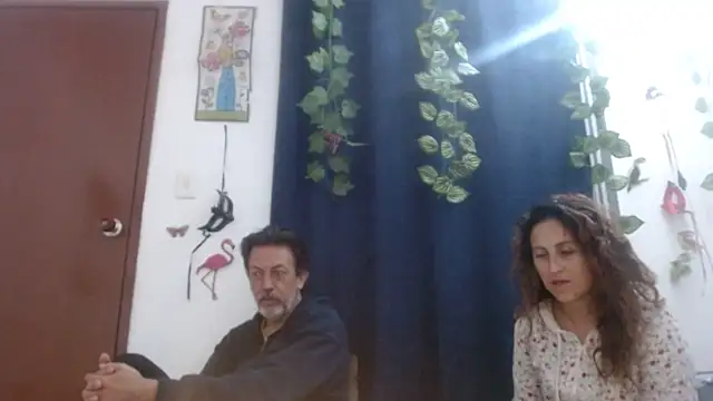 Snapshot of jeans_and_emma chatting on 03/21/25, 01:56 jeans and emma online show from 03/21/25, 01:56