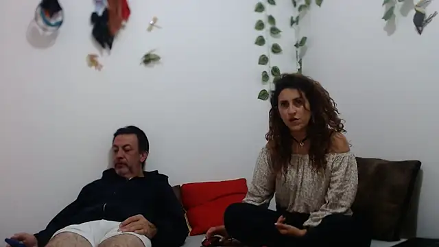 Snapshot of jeans_and_emma chatting on 03/06/25, 12:21 jeans and emma online show from 03/06/25, 12:21