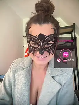 Loveblackzilla online show from 05/11/26, 06:59
