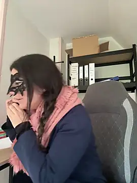 Loveblackzilla online show from 12/17/25, 01:16