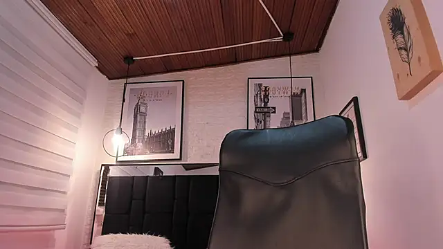 Snapshot of tylla_ chatting on 09/10/25, 03:49 tylla online show from 09/10/25, 03:49