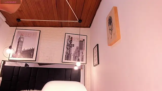 tylla  online show from 11/28/25, 03:39