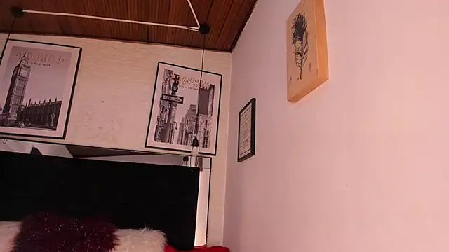 tylla  online show from 12/05/25, 03:49