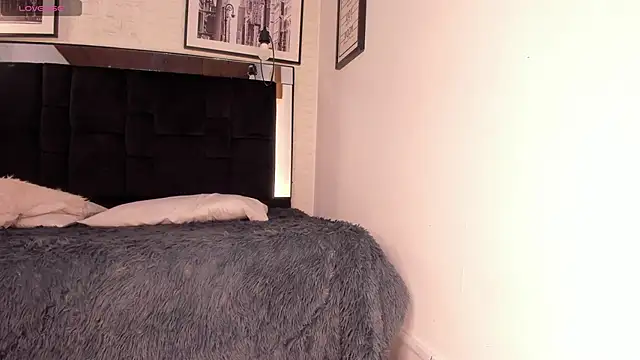 tylla  online show from 11/13/25, 04:16