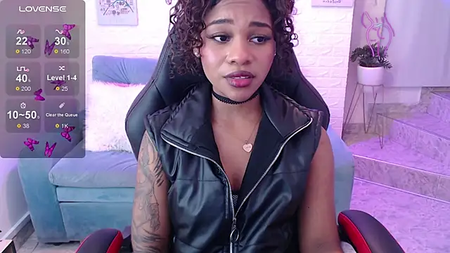 Snapshot of tylla_ chatting on 03/11/25, 10:07 tylla online show from 03/11/25, 10:07