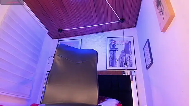 tylla  online show from 11/29/25, 04:12