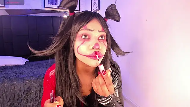 tylla  online show from 10/29/25, 03:16