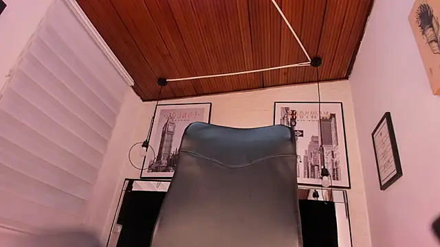 tylla  online show from 12/04/25, 03:38