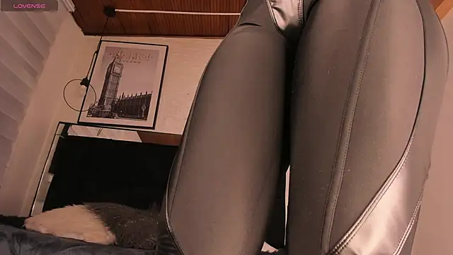 tylla  online show from 11/15/25, 08:35