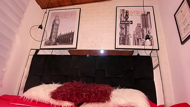 tylla  online show from 12/03/25, 03:51