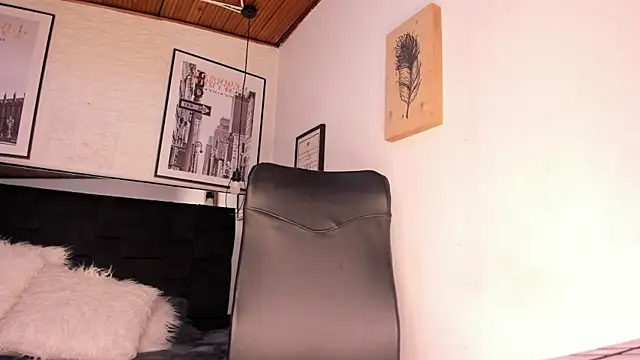 tylla  online show from 12/20/25, 04:04