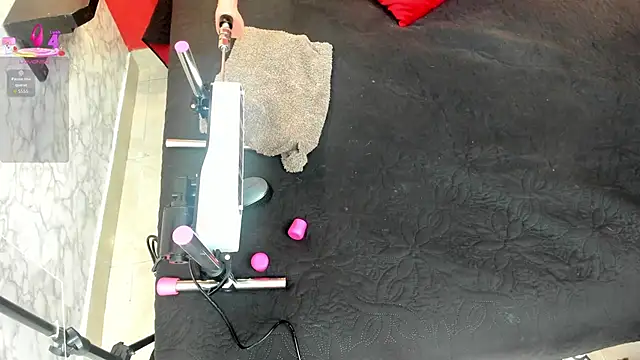 IVISBOUNCYASS online show from 11/14/25, 12:20