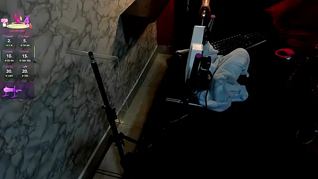 IVISBOUNCYASS online show from 12/15/25, 12:33