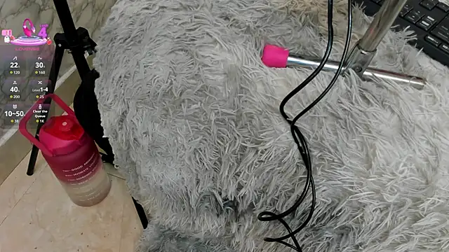 IVISBOUNCYASS online show from 04/19/26, 01:45