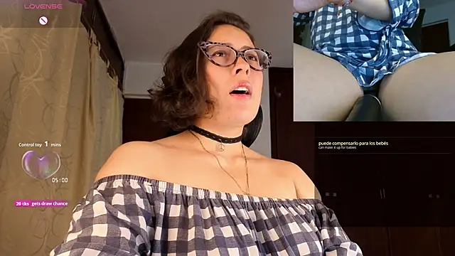 Snapshot of sophia_dumont chatting on 11/26/25, 11:05 sophia dumont online show from 11/26/25, 11:05