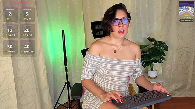 Snapshot of sophia_dumont chatting on 03/14/25, 02:10 sophia dumont online show from 03/14/25, 02:10