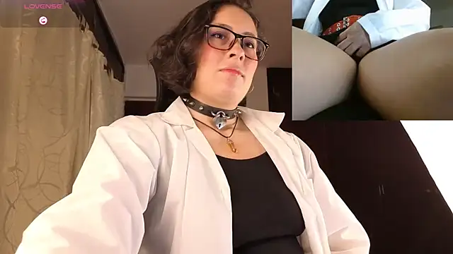 Snapshot of sophia_dumont chatting on 10/24/25, 01:26 sophia dumont online show from 10/24/25, 01:26